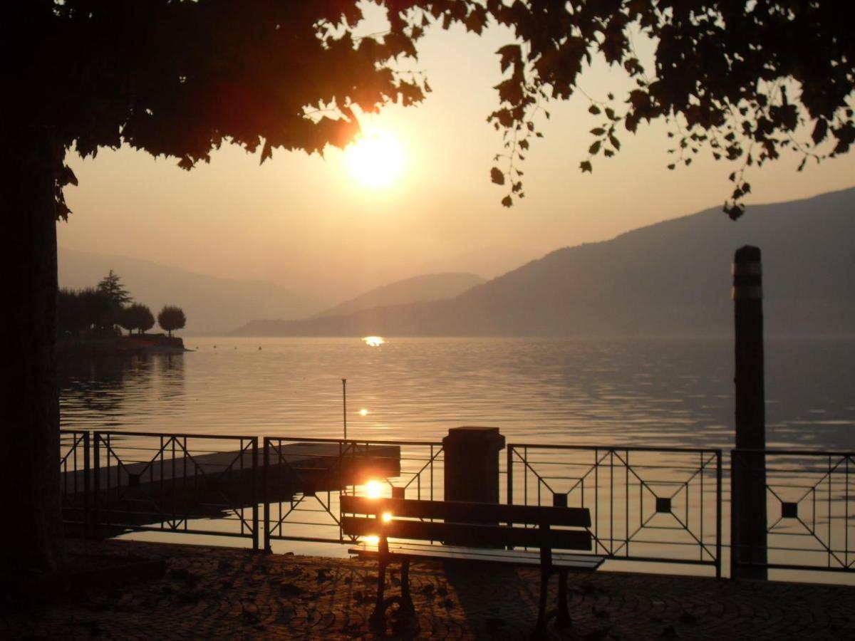 Locazione Turistica Atmosfere sul lago Porto Valtravaglia Esterno foto